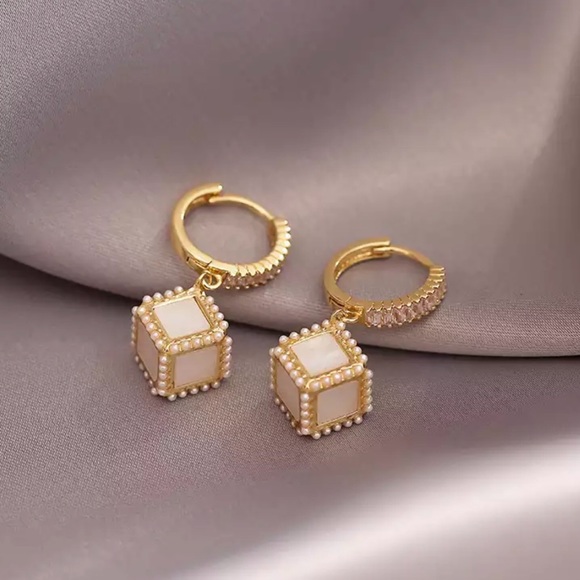 Three Dimensional Pearl Dice Dangle Drop Earrings - Picture 6 of 9